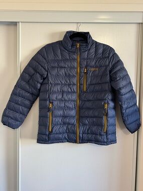 Navy Lightweight Puffer Jacket with Contrast Gold Zippers